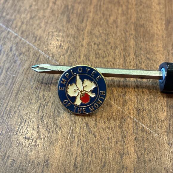 P&N Jewelry - Vintage‎ Pin - Employee Of The Month